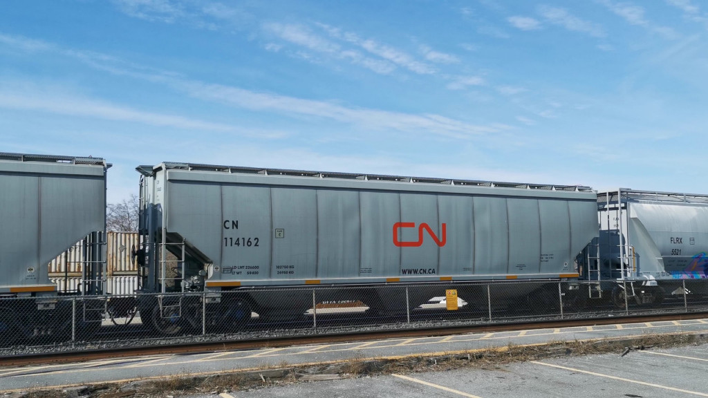 CN 114162